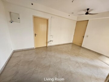 Room in 3 BHK Apartment at Panchsheel Greens, Sector 16 Greater Noida – for Sale