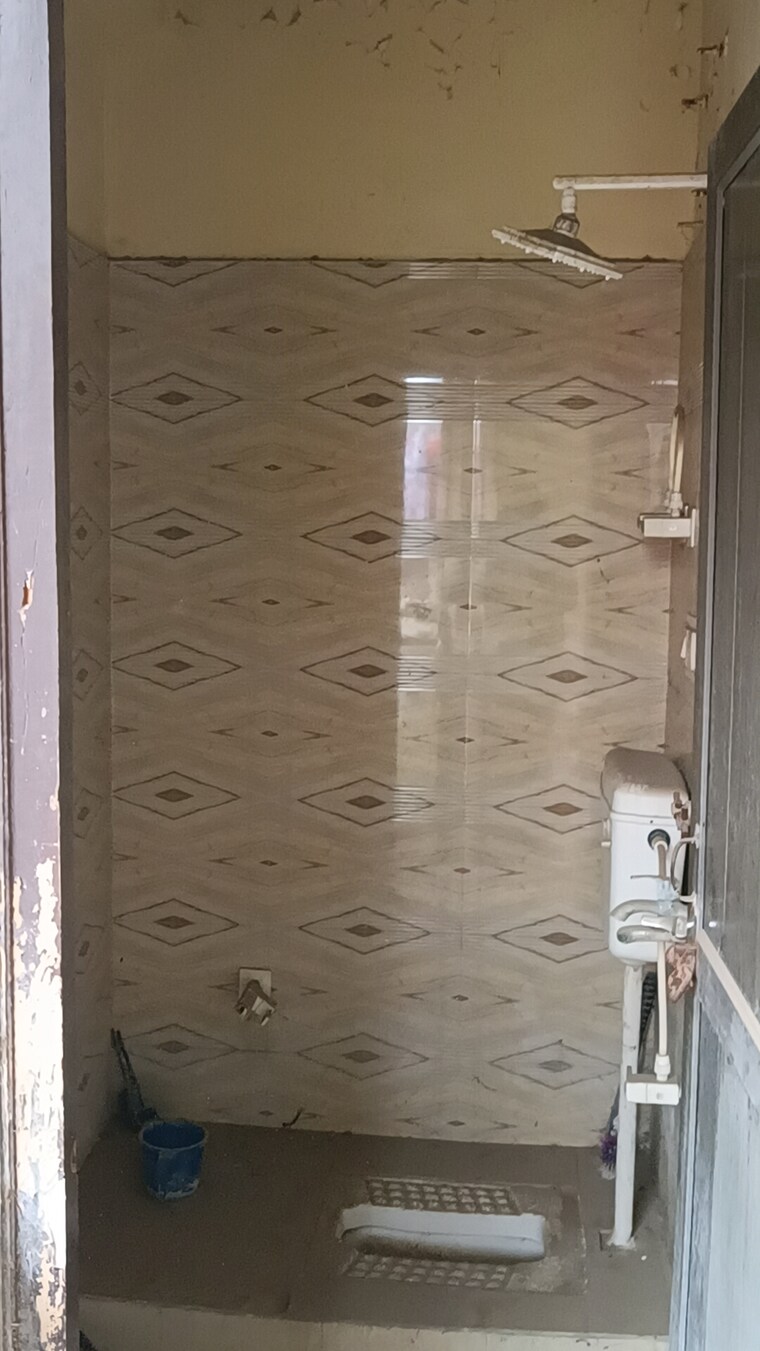 Bathroom, shalimar garden extension i 2 Bedroom 900 Sq.Ft. Builder Floor In Shalimar Garden Extension I Ghaziabad 8768491