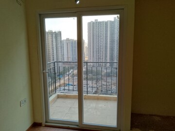 Room in 2 BHK Apartment at Amrapali Enchante, Tech Zone 4 Greater Noida – for Rent