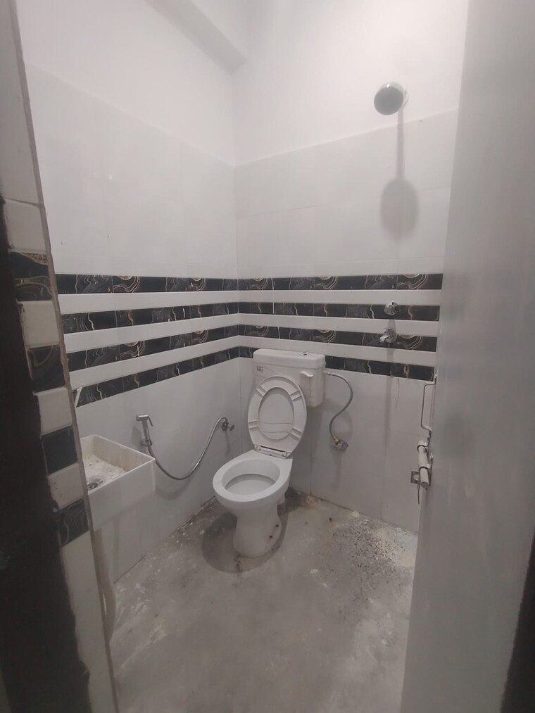 Bathroom, new ashok nagar 2.5 Bedroom 650 Sq.Ft. Builder Floor In New Ashok Nagar Delhi 8768480