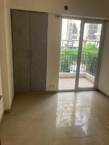 Room in 3 BHK Apartment at Nirala Estate, Tech Zone 4 Greater Noida – for Rent