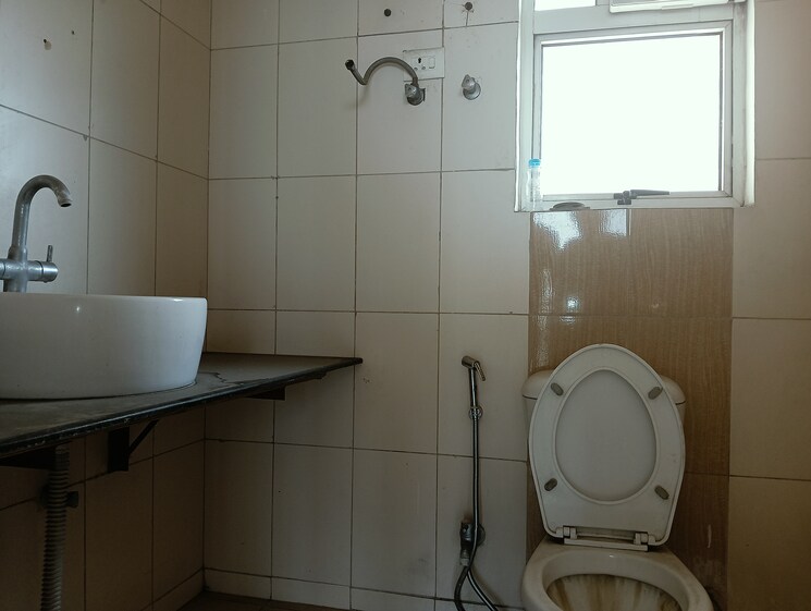 Bathroom, landcraft-golflinks-plaza 3 Bedroom 1630 Sq.Ft. Apartment In Pandav Nagar Ghaziabad 8768534