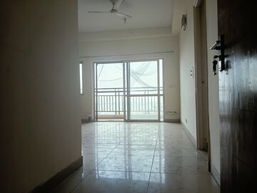 Room in 3 BHK Apartment at Landcraft Golflinks Plaza, Pandav Nagar – for Rent