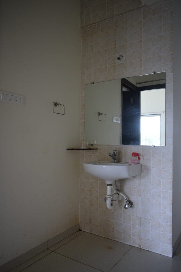 Bathroom, rambaug colony 3 Bedroom 1710 Sq.Ft. Apartment In Rambaug Colony Pune 8768532