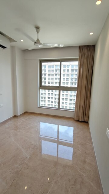 Room in 1 BHK Apartment at Hiranandani Regent Hill, Powai – for Rent