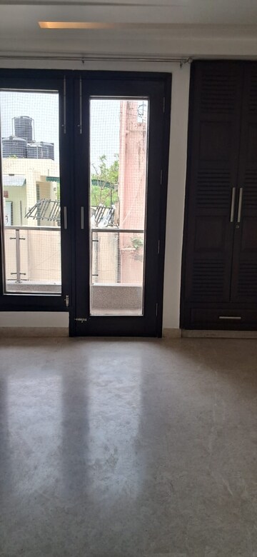 Room in 3 BHK Builder Floor at Sarvodaya Enclave – for Rent