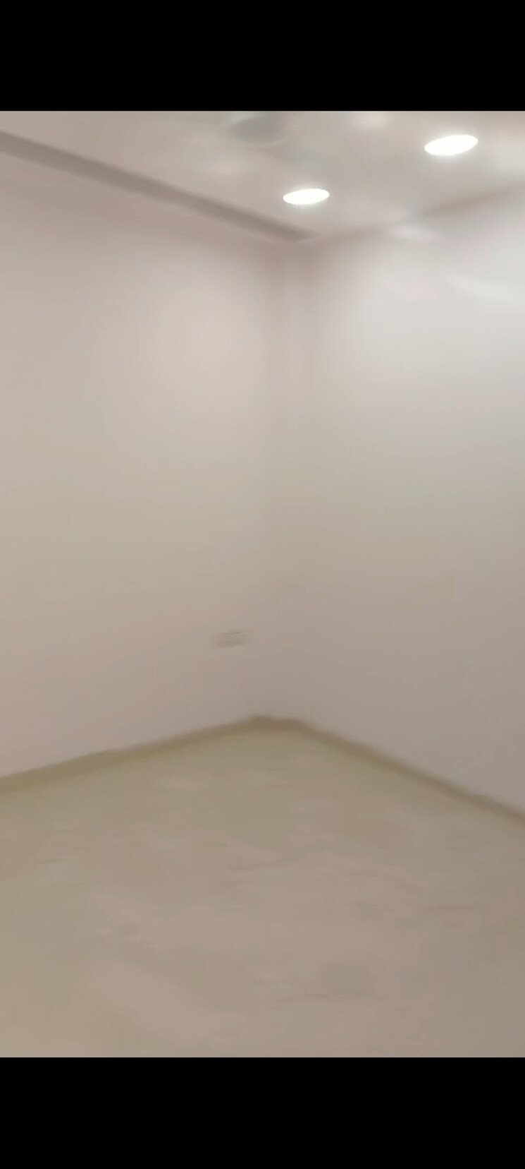 Room, lajpat nagar 4 2.5 Bedroom 900 Sq.Ft. Builder Floor In Lajpat Nagar 4 Delhi 8768659