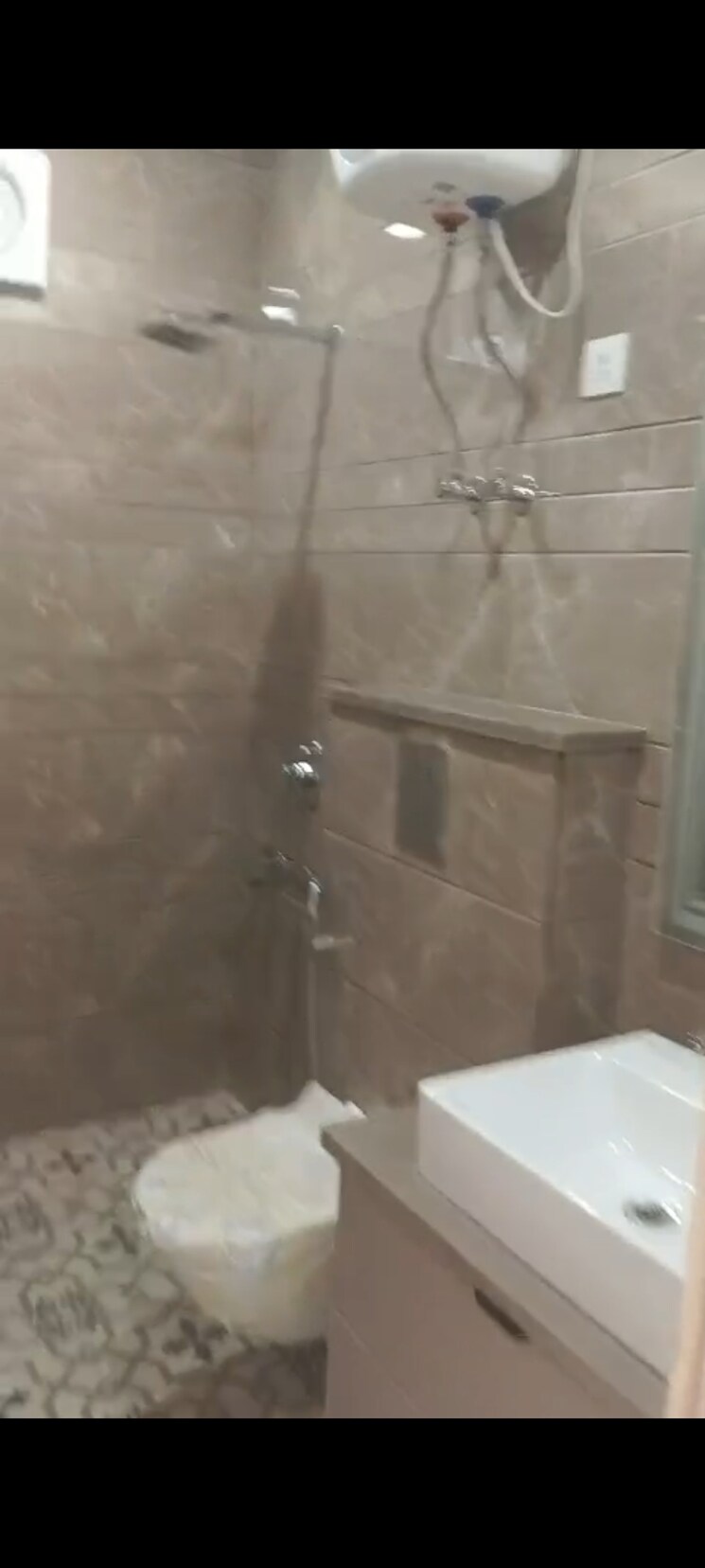 Bathroom, lajpat nagar 4 2.5 Bedroom 900 Sq.Ft. Builder Floor In Lajpat Nagar 4 Delhi 8768659