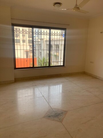 Room in 3 BHK Apartment at Ahuja Chardham Apartment, Bandra West – for Rent