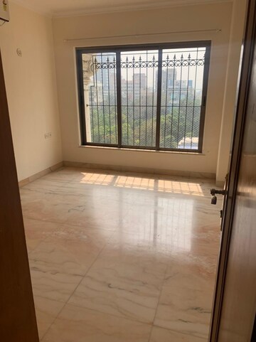 Room in 3 BHK Apartment at Ahuja Chardham Apartment, Bandra West – for Rent