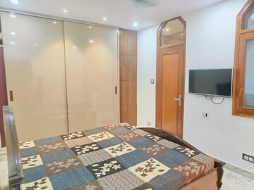 Bedroom in 2 BHK Builder Floor at Jangpura – for Rent