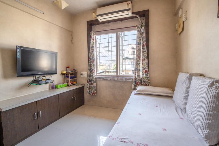 Bedroom, chandravadan-chs 3 Bedroom 950 Sq.Ft. Apartment In Ganeshwadi Thane 8768811
