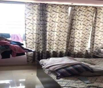 Bedroom in 2 BHK Apartment at Matunga West – for Rent