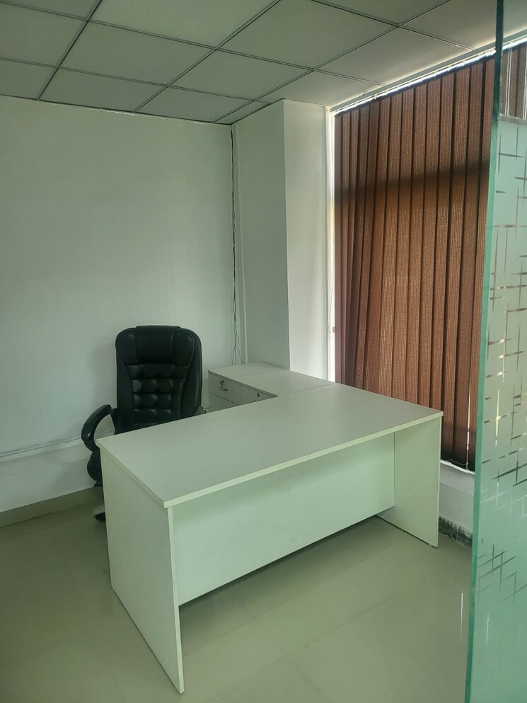 Kitchen, sector 63 Commercial Office Space 2700 Sq.Ft. In Sector 63 Noida 8768805