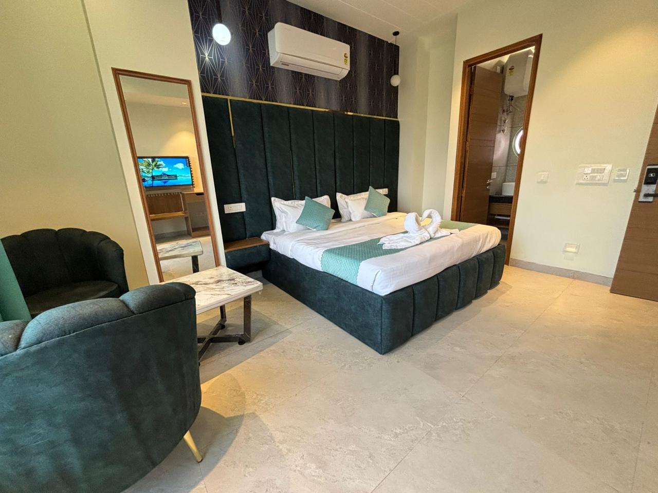 2.5 BHK + Extra Room Apartment For Sale in Omaxe New Heights