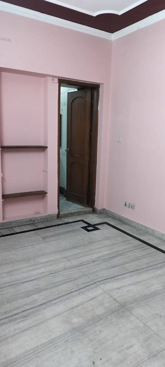 2 BHK + Pooja Room Apartment For Rent in Arun Vihar Sector 37