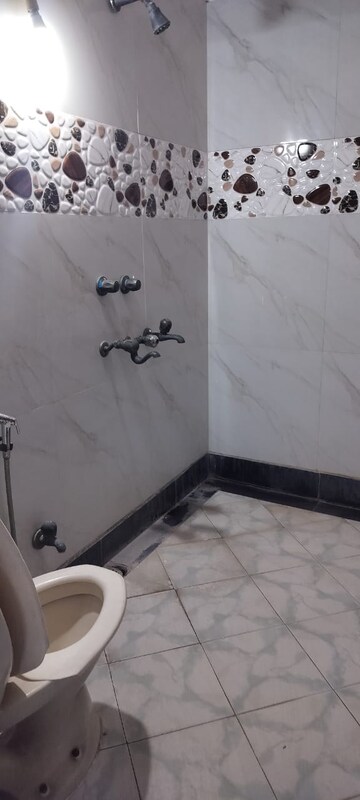 Bathroom in 2 BHK Apartment at Arun Vihar Sector 37, Sector 37 – for Rent