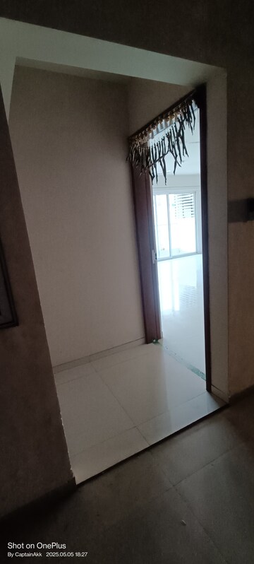 Room in 2 BHK Apartment at Ghorpadi – for Sale