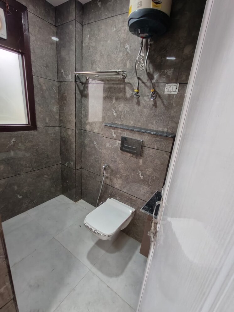 Bathroom, sushant lok i 1 Bedroom 570 Sq.Ft. Builder Floor In Sushant Lok I Gurgaon 8768870