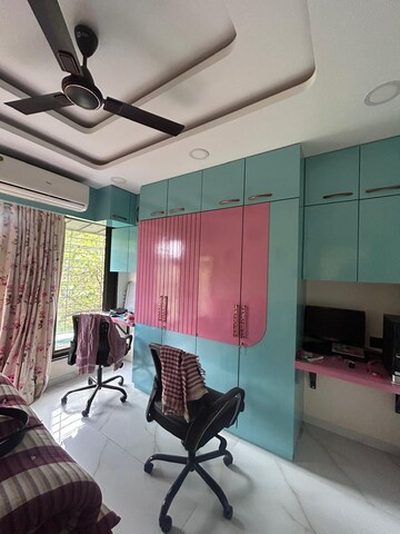 Master Bedroom in 2 BHK Apartment at Vastu Pinnacle, Borivali West – for Sale