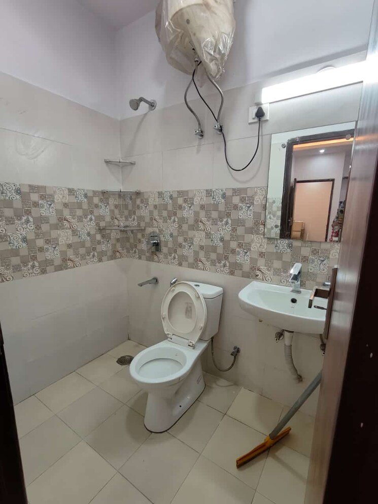 Bathroom, sushant lok i 1 Bedroom 550 Sq.Ft. Builder Floor In Sushant Lok I Gurgaon 8768922