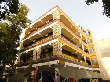  Pg – Entrance View at Alpha 1 Greater Noida - for Rent