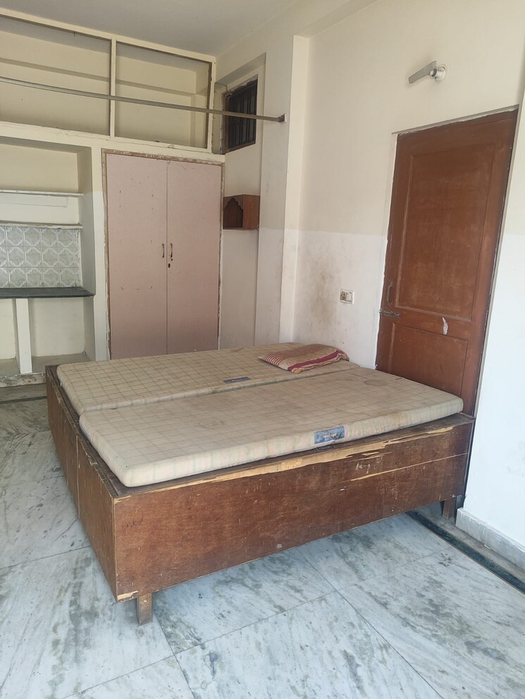 Bedroom, rwa-apartments-sector-30 1.5 Bedroom 750 Sq.Ft. Builder Floor In Sector 30 Noida 8768966