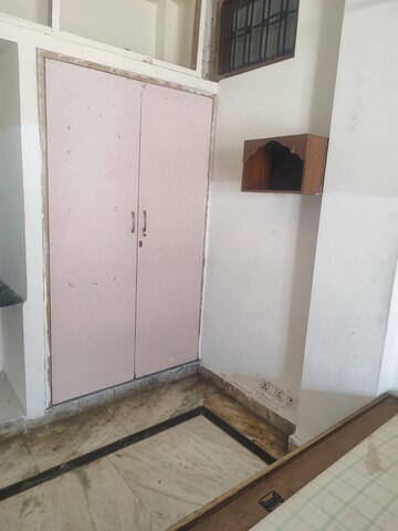 Furnished Amenities in 1.5 BHK Builder Floor at RWA Apartments Sector 30, Sector 30 – for Rent