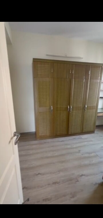 Room in 3 BHK Apartment at Unitech Heights, Rajarhat New Town – for Rent
