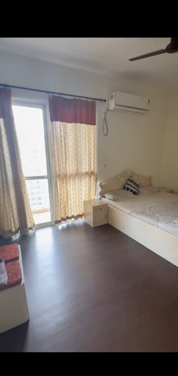Room in 3 BHK Apartment at Unitech Heights, Rajarhat New Town – for Rent