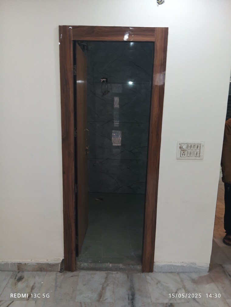Bathroom, shalimar garden 1.5 Bedroom 500 Sq.Ft. Builder Floor In Shalimar Garden Ghaziabad 8768999