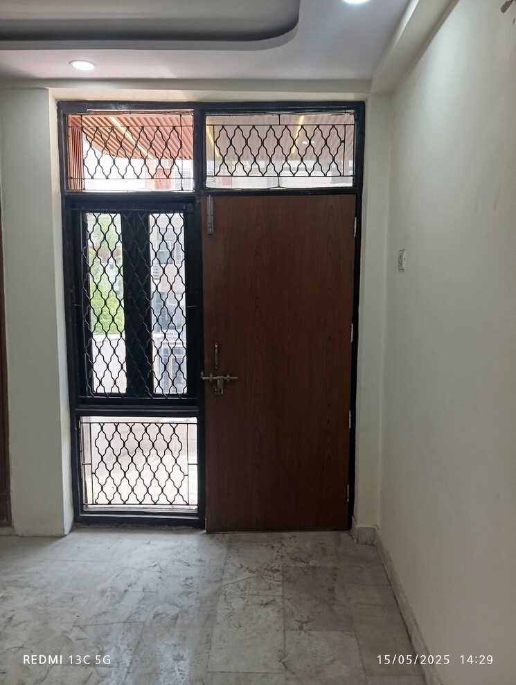 Room, shalimar garden 1.5 Bedroom 500 Sq.Ft. Builder Floor In Shalimar Garden Ghaziabad 8768999