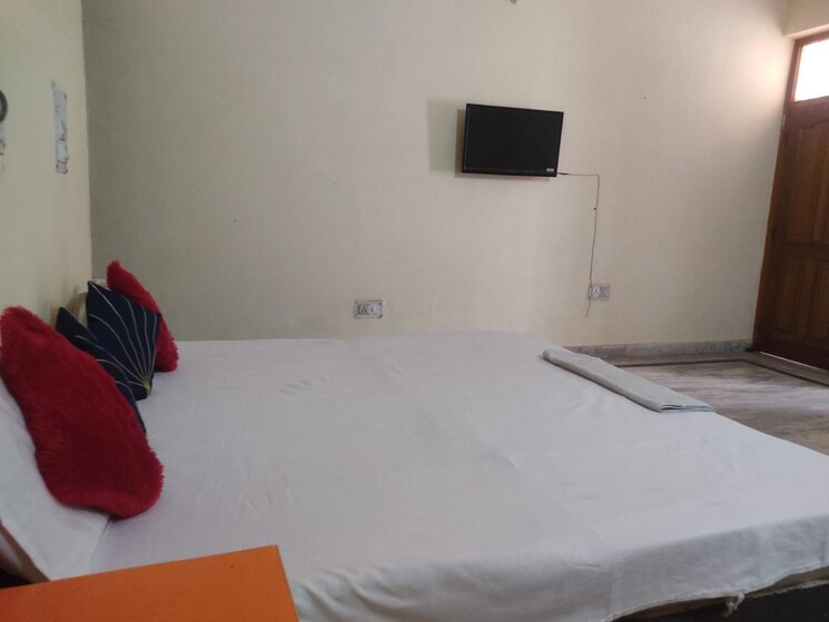 Bedroom, eta i greater noida 4 Bedroom 120 Sq.Yd. Independent House In Eta I Greater Noida Greater Noida 8768988