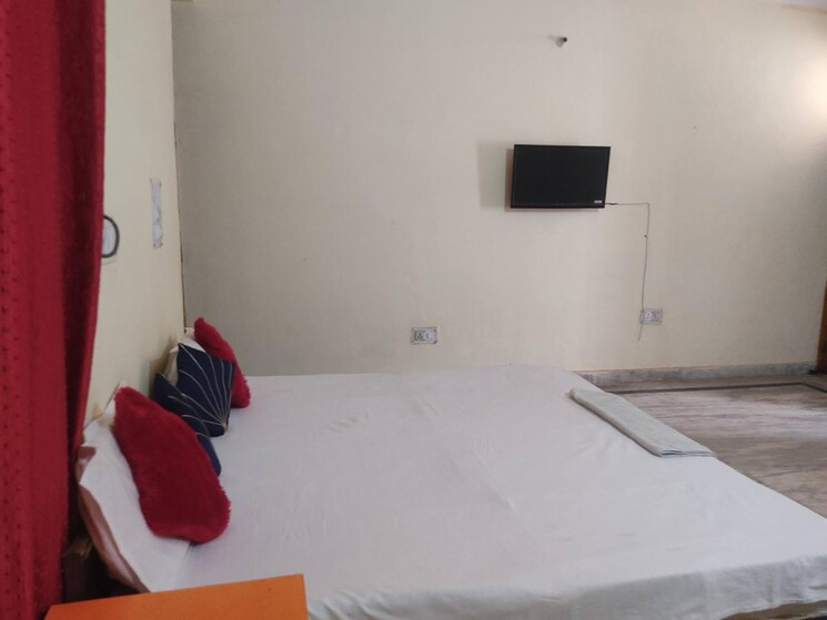 Bedroom, eta i greater noida 4 Bedroom 120 Sq.Yd. Independent House In Eta I Greater Noida Greater Noida 8768988