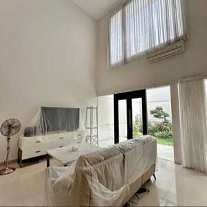 Living Room in 3 BHK Builder Floor at Sector 33 – for Sale