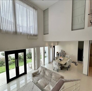 Living Room in 3 BHK Builder Floor at Sector 33 – for Sale