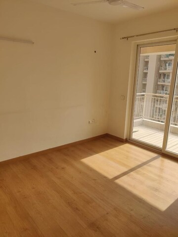 Room in 3 BHK Apartment at DLF Regal Gardens, Sector 90 – for Rent