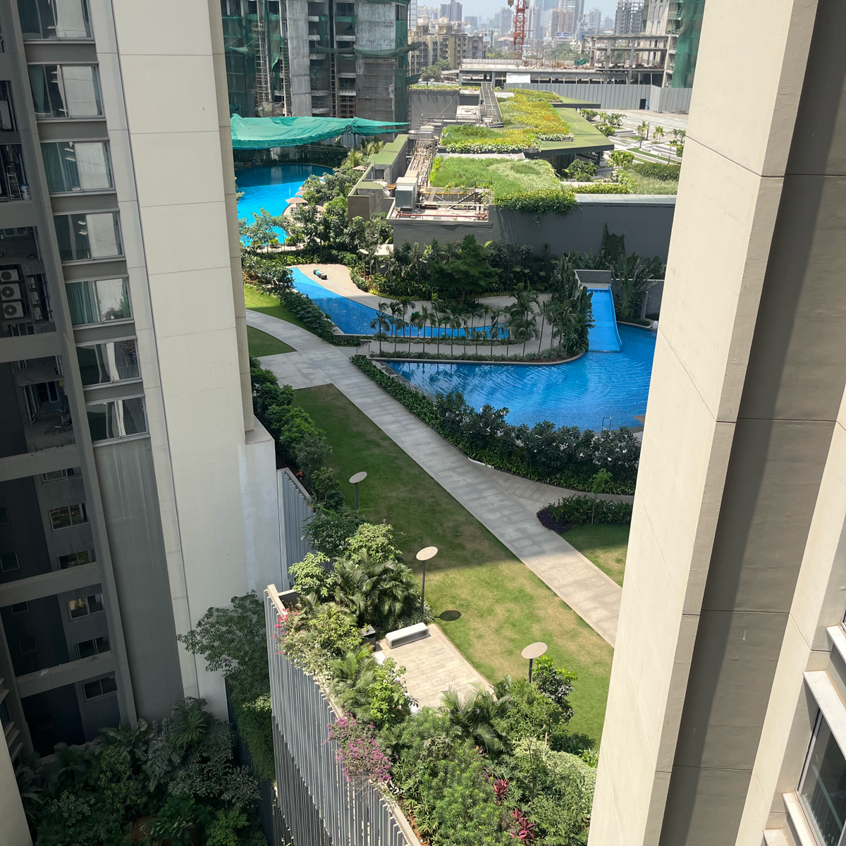 4 BHK + Extra Room Apartment For Rent in Oberoi Sky City