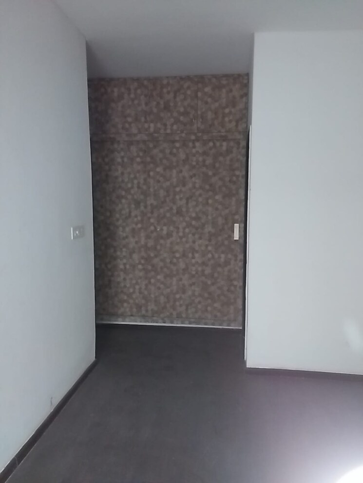 Room, srs-pearl-floors 3 Bedroom 1250 Sq.Yd. Apartment In Sector 88 Faridabad 8769042