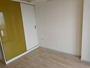 Room in 3 BHK Apartment at DLF The Skycourt, Sector 86 – for Sale