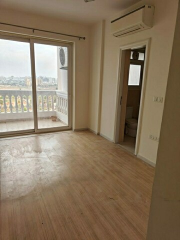 Room in 3 BHK Apartment at DLF The Skycourt, Sector 86 – for Rent