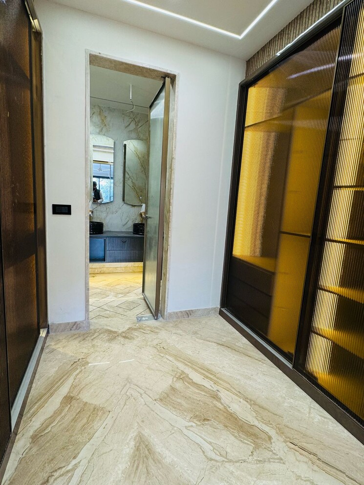 Attached Bathroom, ss-mayfield-gardens 4 Bedroom 502 Sq.Yd. Builder Floor In Sector 51 Gurgaon 8769091