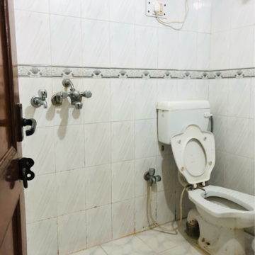 Bathroom in 1.5 BHK Villa at Sector 23 – for Rent