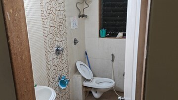 Bathroom in 4 BHK Apartment at Prime Pride Heights, Andheri West – for Sale