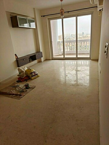 Room in 3 BHK Apartment at DLF The Skycourt, Sector 86 – for Rent