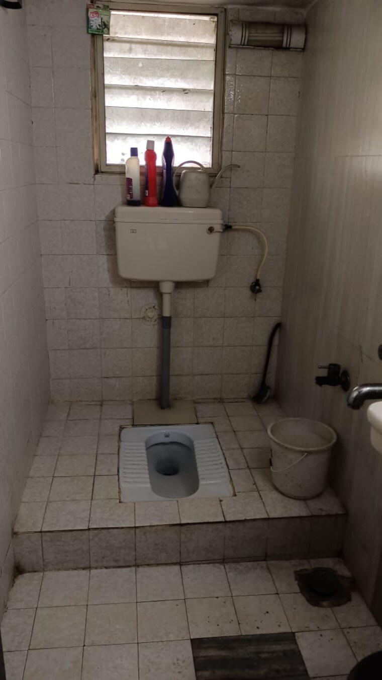 Bathroom, imperial-heights-goregaon-west 4 Bedroom 1923 Sq.Ft. Apartment In Goregaon West Mumbai 8769110