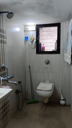 Bathroom in 4 BHK Apartment at Imperial Heights Goregaon West, Goregaon West – for Sale