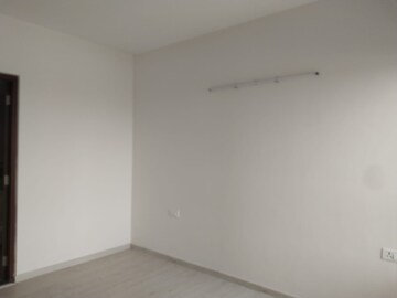 Room in 2 BHK Apartment at Suncity Avenue 102, Sector 102 – for Rent