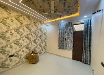 Living Room in 2 BHK Builder Floor at Sector 37 – for Rent