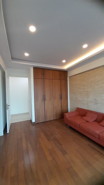 Room in 3 BHK Apartment at Oberoi Realty Esquire, Goregaon East – for Sale